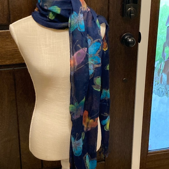 Scarf 38” X 29”, long ends have fringe. - Picture 2 of 2